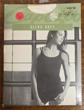 Capezio #18 16 Women's Ultra Soft Matte Semi Opaque White Transition Tights S/M