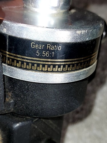 Vintage Johnson Chairman 830 Spinning Reel / Gear Ratio 5.56:1 Nice Quality - Picture 11 of 16