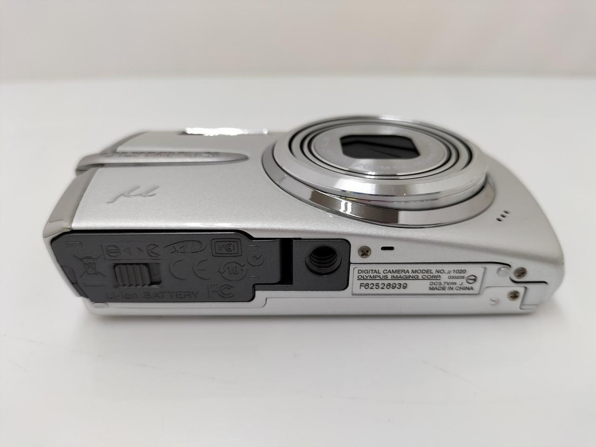 Olympus μ1020 Olympus µ1020 10MP Digital Camera 7x Zoom White Compact