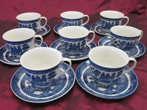 Set of 8 Johnson Brothers Bros England BLUE WILLOW tea cups & saucers
