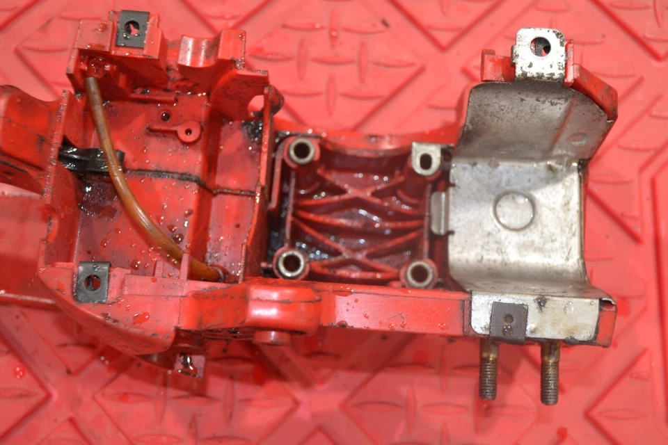 Craftsman 358.360280 Chainsaw OEM Chassis - Imagem 4 de 4