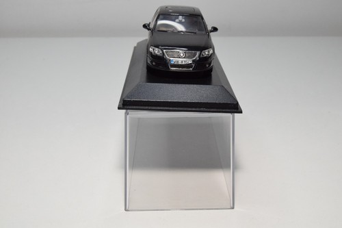 B38 1:43 MINICHAMPS VW VOLKSWAGEN PASSAT SALOON LIMOUSINE BLACK DEALER VNMIB - Picture 4 of 19
