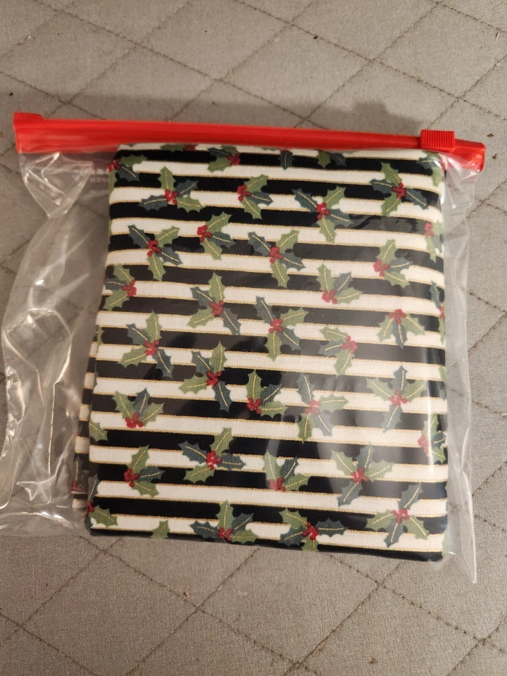 Acebo de una yarda con algodón acolchado de calidad dorada  Foto 4 de 4