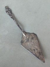 Affettatrice per torte decorata in rilievo piatto argento Raimond vintage 