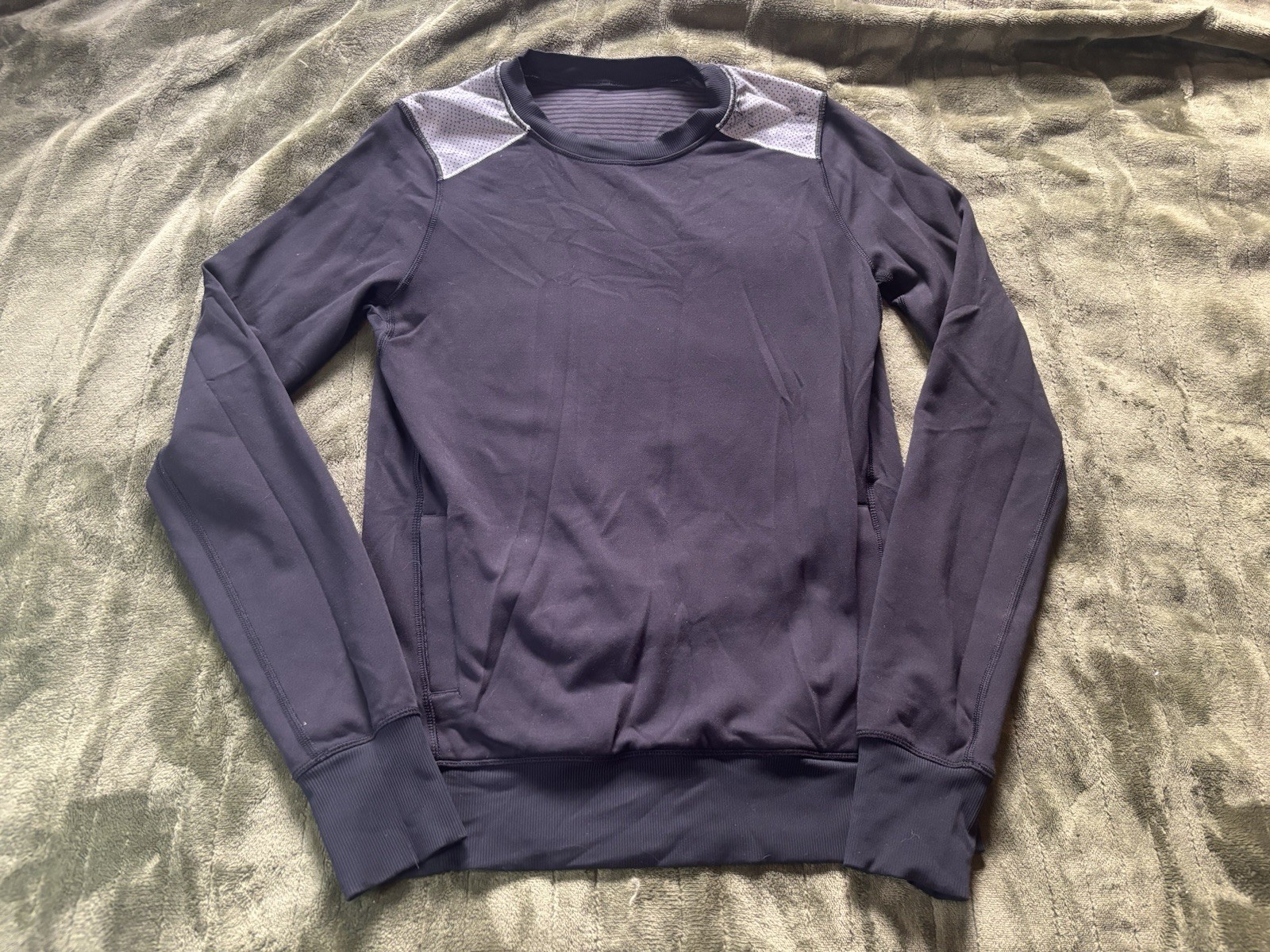 Lululemon Shirt Womens XS Black Long Sleeve Lightweight Workout Running Athletic