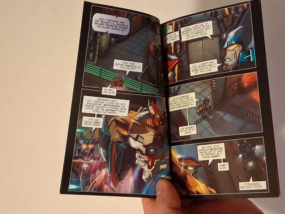 Transformers Energon Mini-Comic Volume 3 Dreamwave Art + Toy Catalog 2004 - Image 2 of 4