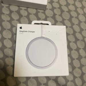 Image of GENUINE Apple MagSafe Charger A2580 MX6X3LL/A (1m) BRAND NEW SEALED