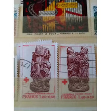 Timbre France 2116 2117 Croix-Rouge Stalles de la cathédrale d'Amiens 1980