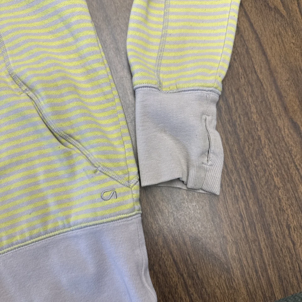 Sudadera con capucha GAP Fit para mujer talla pequeña gris verde cremallera completa con agujeros para el pulgar Foto 4 de 4