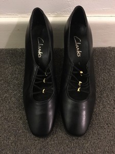 clarks black shoes size 5