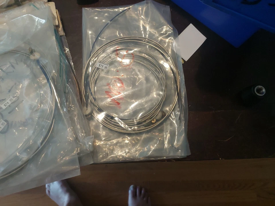 Assorted 4/4 upright and other Bass 6 E 10A and 6 d strings and 3 used sets  - Image 3 of 4