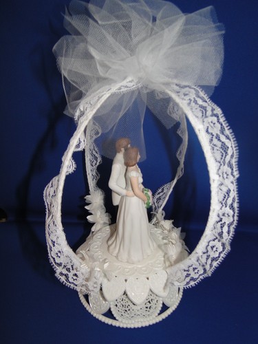 New Vintage Wilton Wedding Bliss Wedding Cake Top, White coat # 117-7331 - Picture 5 of 6