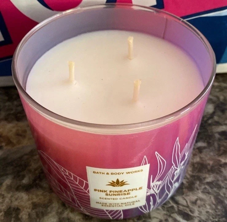 Bath & Body Works 粉色菠萝日出 3 芯蜡烛 14.5 盎司 - 全新 — 第 2/3 张图片
