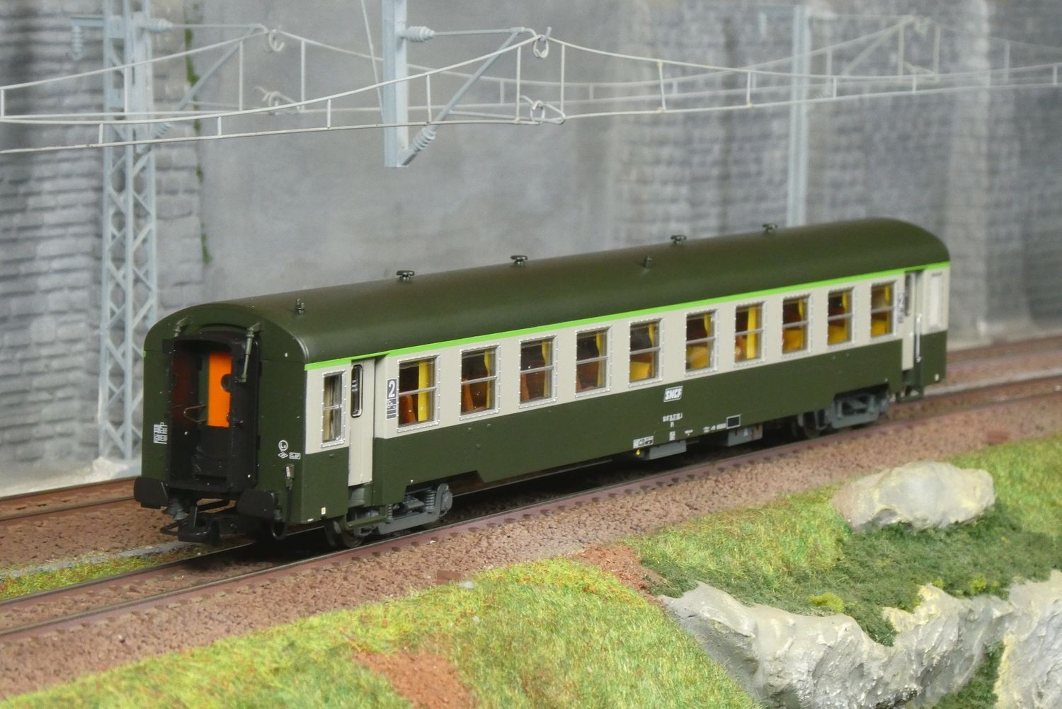 Voiture voyageurs USI B10t SNCF R37 HO42502 modèle réduit de collection HO