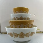 VTG Pyrex Ovenware Set of 4 Nesting Mixing Bowls Gold White Flower Bouquet 404