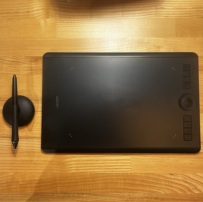 Wacom Intuos Pro Medium (PTH-660) Drawing Tablet   Excellent   Stylus/Nibs Incl.