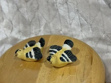 VTG Rosemeade Pottery Goldfinch Yellow Bird Salt/Pepper Shaker Pr Mint Condition