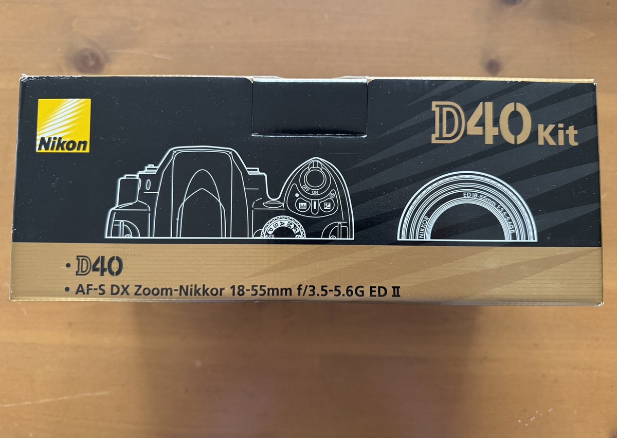 Nikon D40X SLR Digital Camera with an 18-55mm f/3.5-5.6 GII Lens