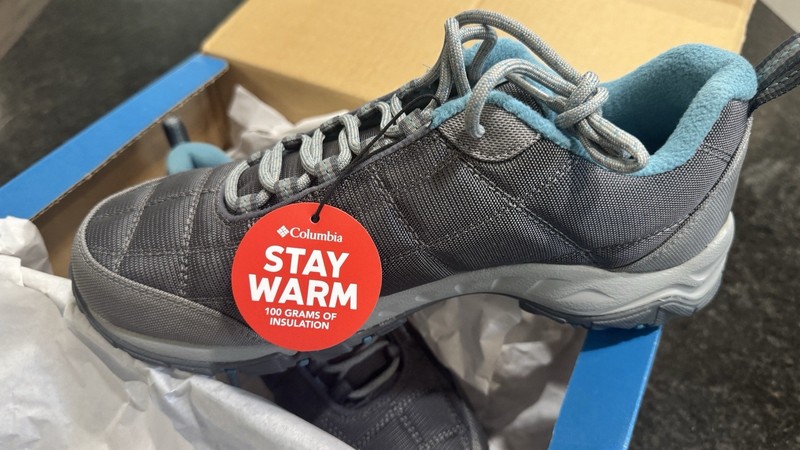 **NEW IN BOX** Columbia Women's Firecamp III Hiking Shoes Fleece, Size 9