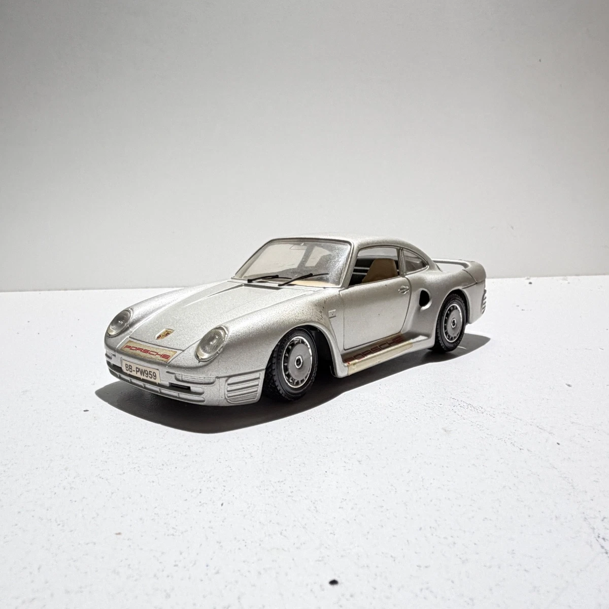 Burago Porsche 924 turbo escala 1/24 de segunda mano por 35 € en Cádiz en WALLAPOP