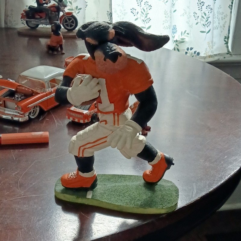 Smokey University of Tennessee Volunteers Football Figurine, Painted Resin 3D