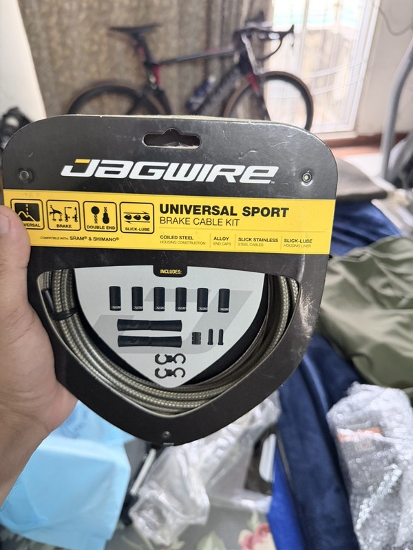 Jagwire Universal Sport Brake Cable Kit  With Lined Housing