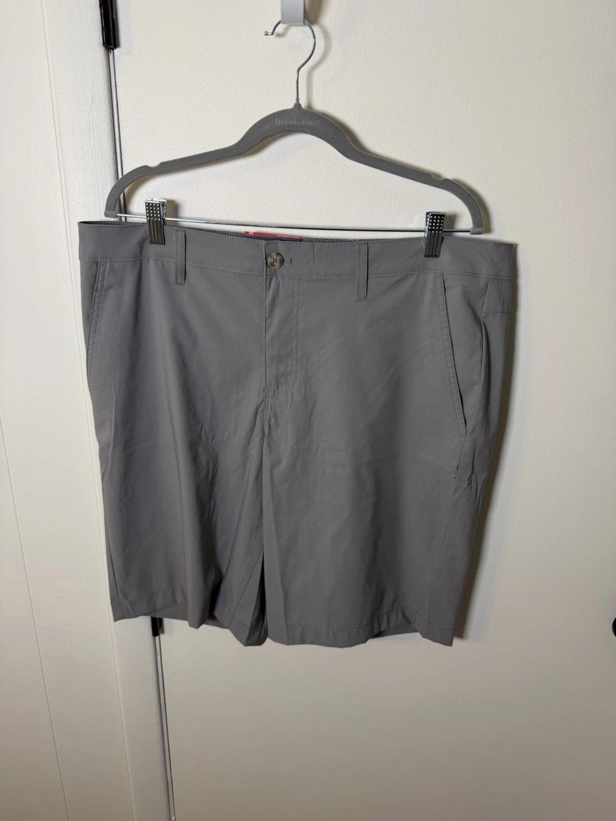 Chaps Men's Gray Polyester Chino Shorts Flat Front Stretch size 36 NWT