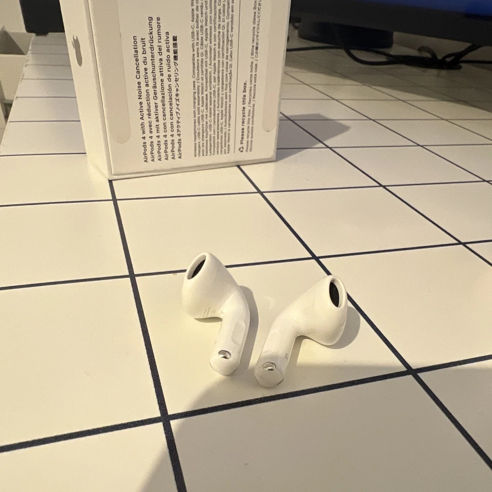 Apple AirPods 4 with Active Noise Cancellation, photo 3 of 5