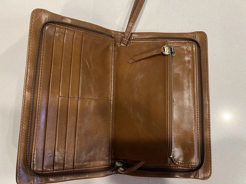 HOBO INTERNATIONAL~EVOLVE~Vintage Leather Bi-Fold ZIP Clutch Wallet - Image 4 of 4