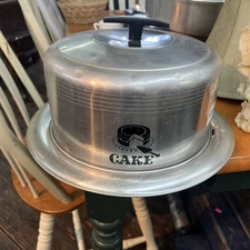 VINTAGE WEST BEND CAKE CARRIER ALUMINUM WITH LOCKING LID AND HUMIDITY STONE