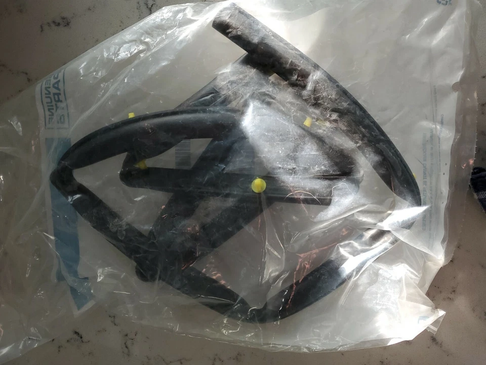 Vedação do capô dianteiro 6E5Z-16A238-AA Ford Fusion Lincoln MKZ Zephyr Milan - Imagem 2 de 2