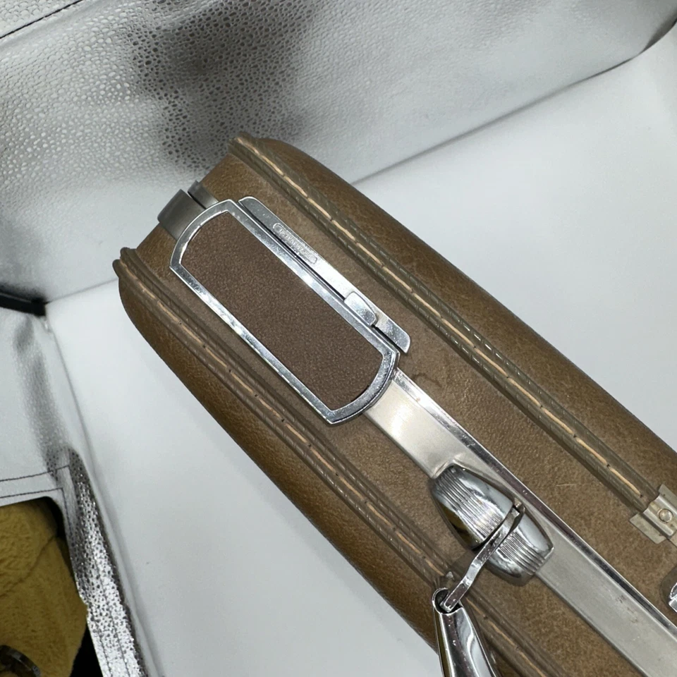 Vintage American Tourister Escort Briefcase PAT. 189366 1960’s Hard Shell Tan - Image 4 of 4