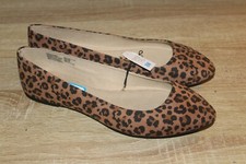 wide women's flats
