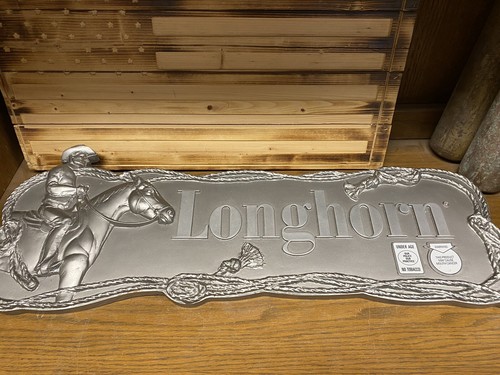 2004 SILVER PLASTIC LONGHORN SNUFF Tobacco SIGN 11 Inches Talk X 28 Inches Wide - 第 1/6 張圖片