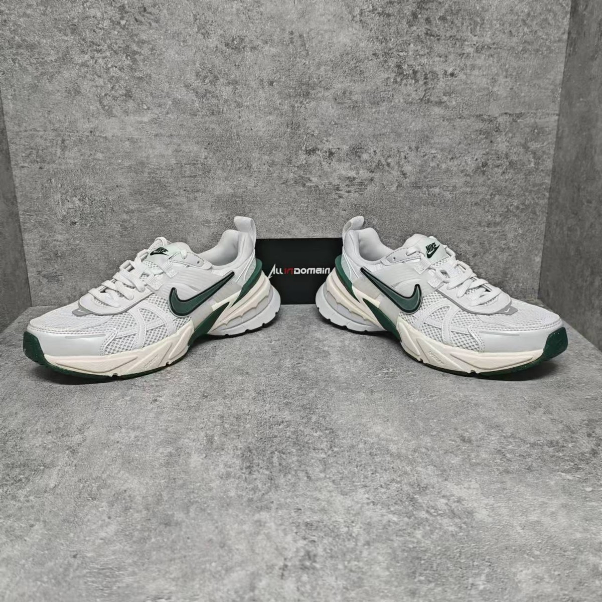 靴 NIKE W V2K RUN FD0736-101 Nike V2K Run - Summit White FD0736-100 Womens Shoes