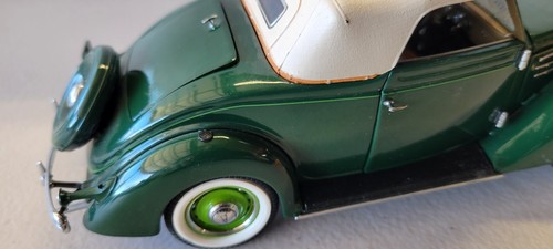 Franklin Mint 1936 Ford Deluxe Cabriolet - Picture 12 of 13