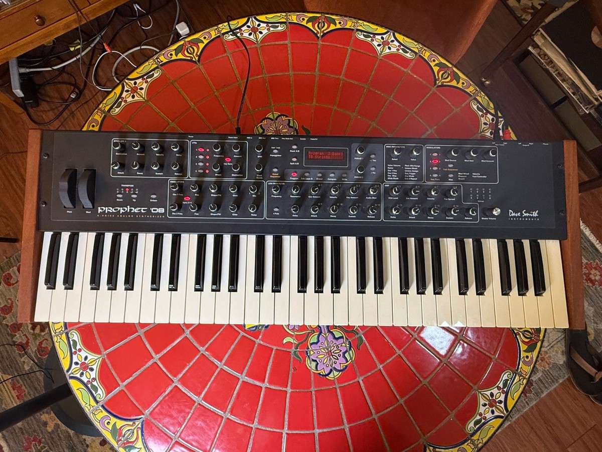 Sequential / Dave Smith Instruments Prophet 08 PE 61-Key 8-Voice
