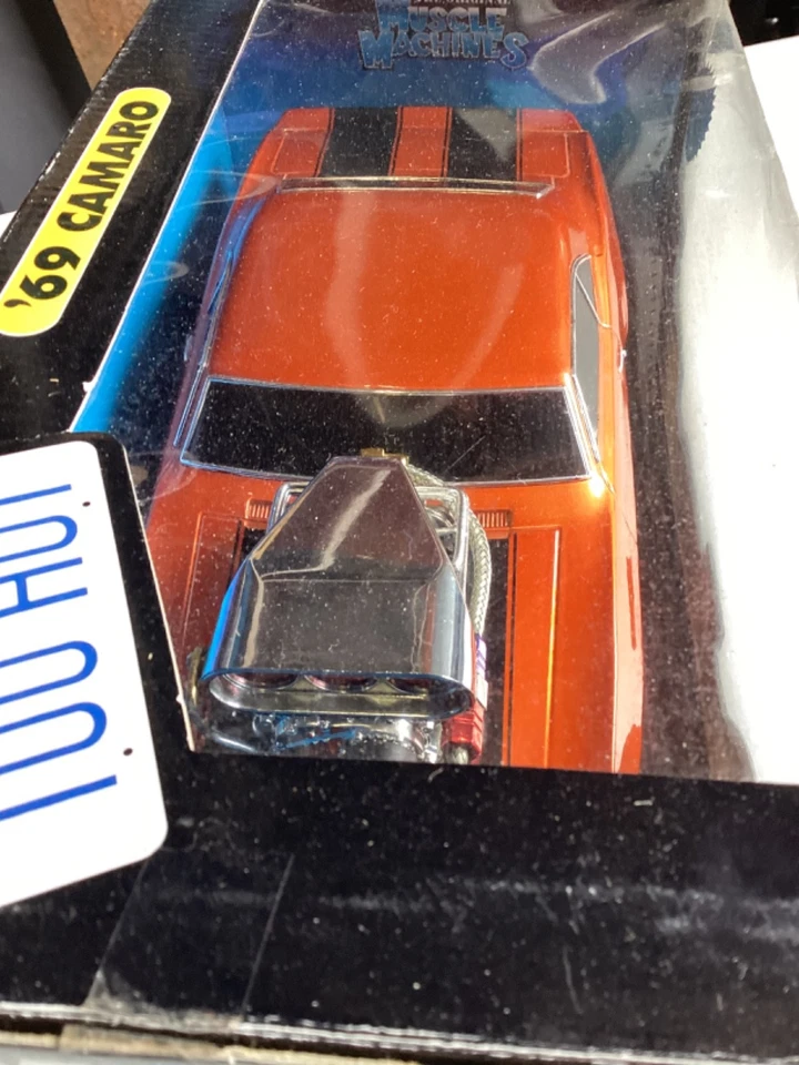 Muscle Machines 1969 Chevrolet Camaro Z28 1:18 Scale Diecast Car Orange NIB - Image 4 of 4
