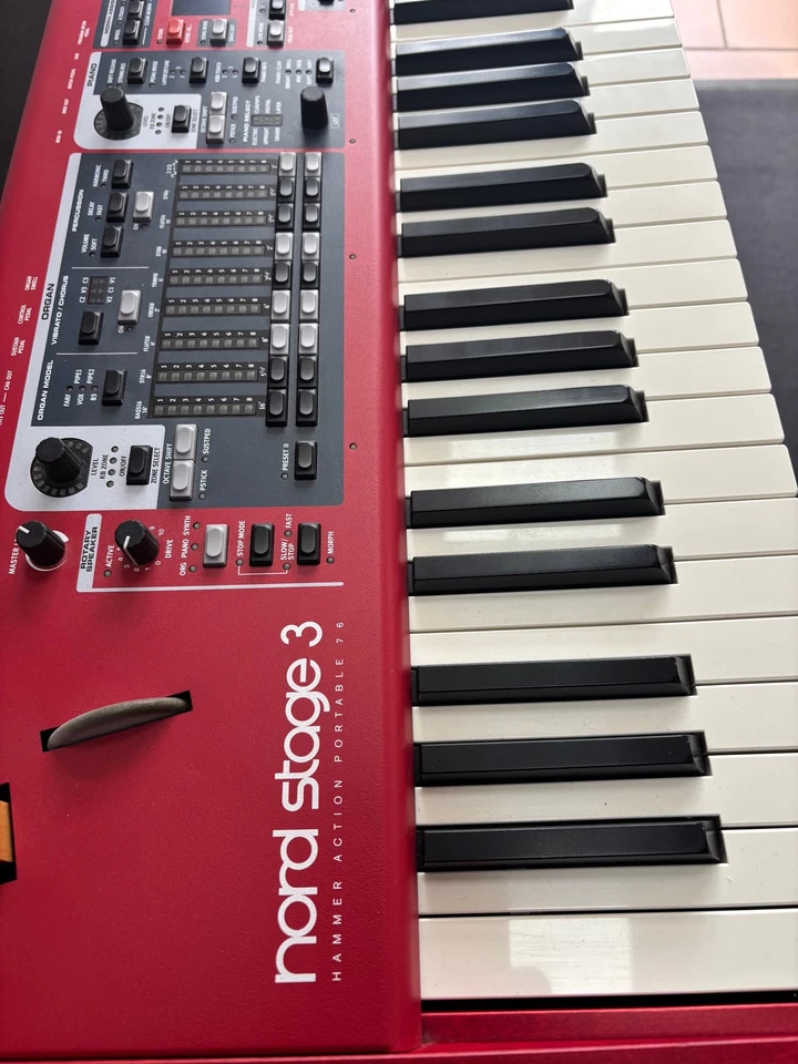 Clavia Nord Stage 3 Hp76 con Nord Soft Case Usato - Immagine 3 di 4