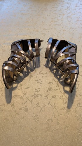 Croft & Barrow Mujer Sandalia Cuña Gladiador Metalizado Dorado, Talla 8.5 - Imagen 3 de 7