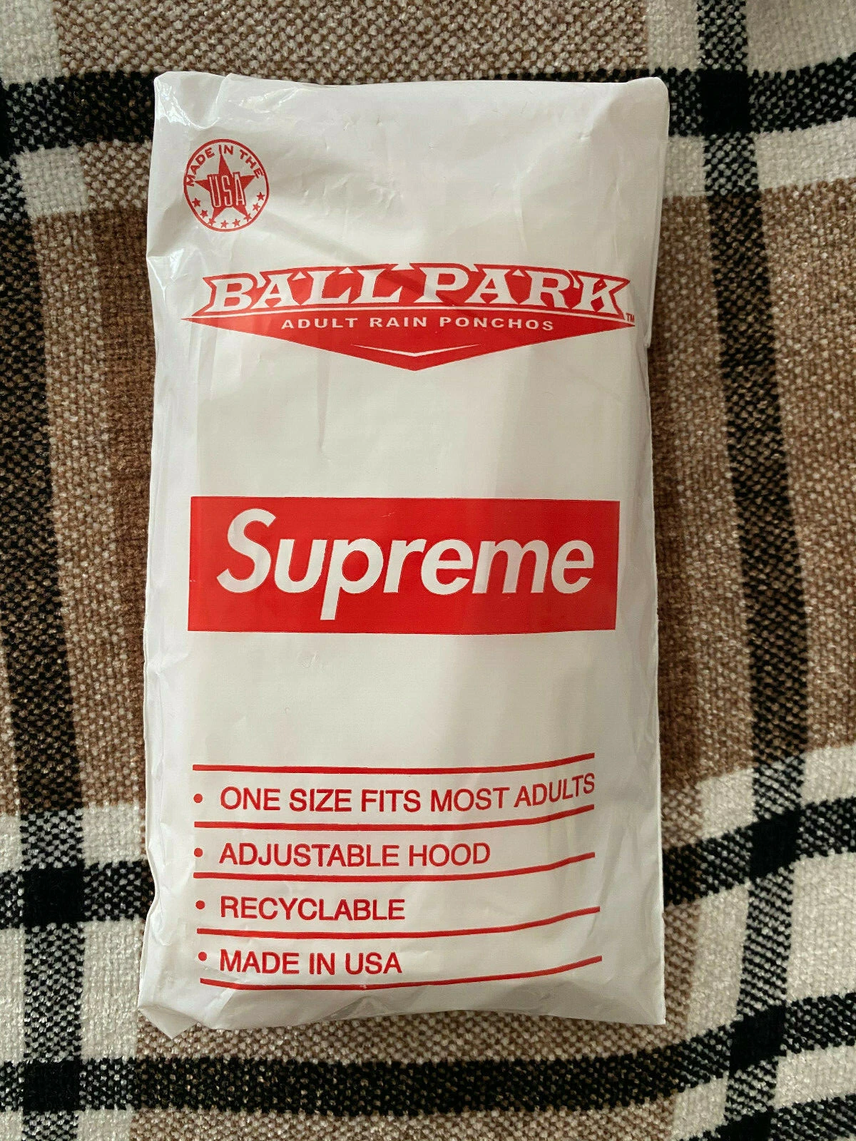 Boîte poncho Supreme Ballpark logo SS20 EN MAIN neuf semaine 1 goutte cadeau blanc rouge