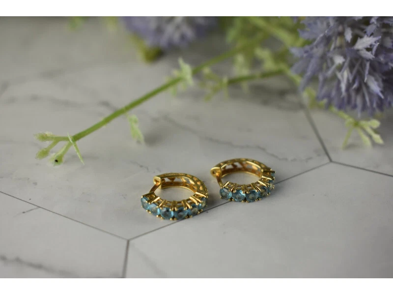 Pendientes de topacio azul de oro amarillo de 14k Foto 3 de 4