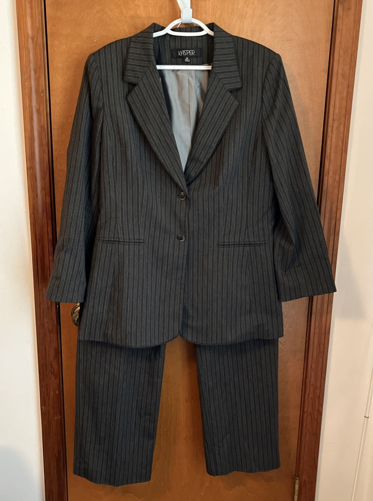 Kasper Pants And Blazer Gray Pinstripe Womens Pantsuit size 