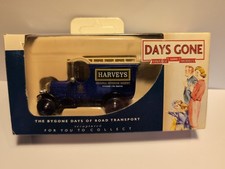 Lledo Days Gone DG050039 Bull Nosed Morris Van Harvey’s Bristol Cream. M/B.