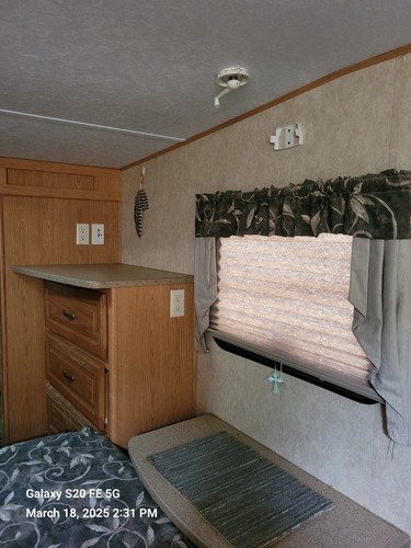Used 5th Wheel RV Camper at a bargain price - Picture 16 of 27