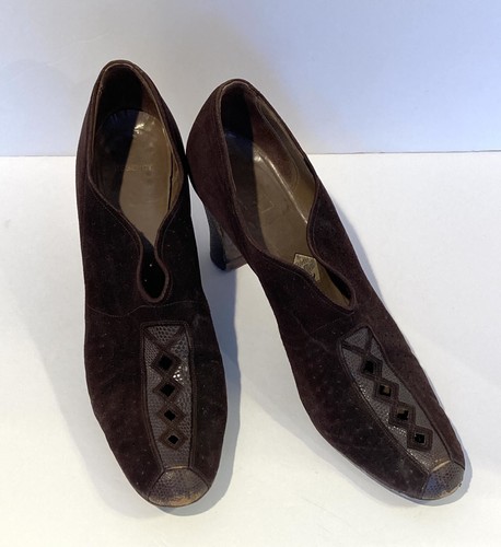 Bombas de gamuza marrón vintage años 30 1940 pequeños recortes 8AAAA - Imagen 3 de 14