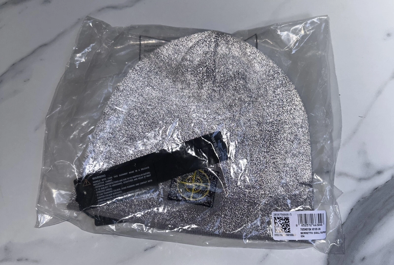 Beanie grise réfléchissante suprême Stone Island flambant neuve FW23