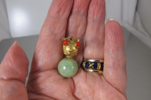 Vtg. Chinese Export 22K Yellow Gold 3D Jade Coral Cat Pendant - Picture 10 of 10