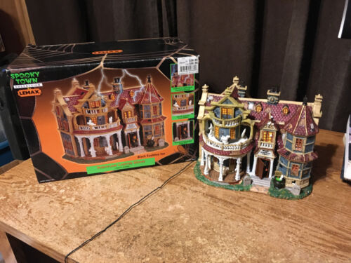 LEMAX SPOOKY TOWN BLACK CAULDRON INN LIGHTS SOUNDS ANIMATED HALLOWEEN VILLAGE