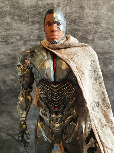 Customised Cyborg Figure Batman V Superman 19 Inch Figure With Tattered Robe - Picture 5 of 5